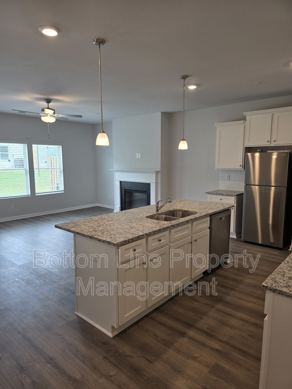 Building Photo - 11697 Mendenhall Ct