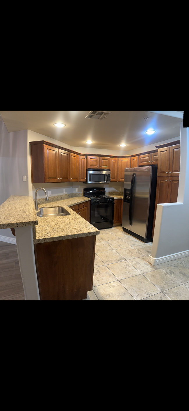Building Photo - 5450 E Deer Valley Dr