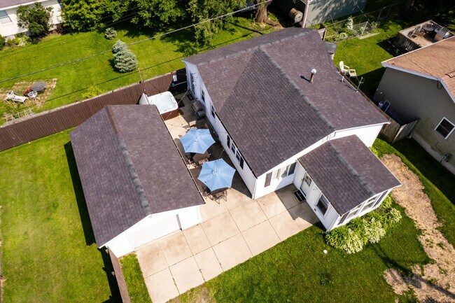 Foto del edificio - 122 Overlook Rd
