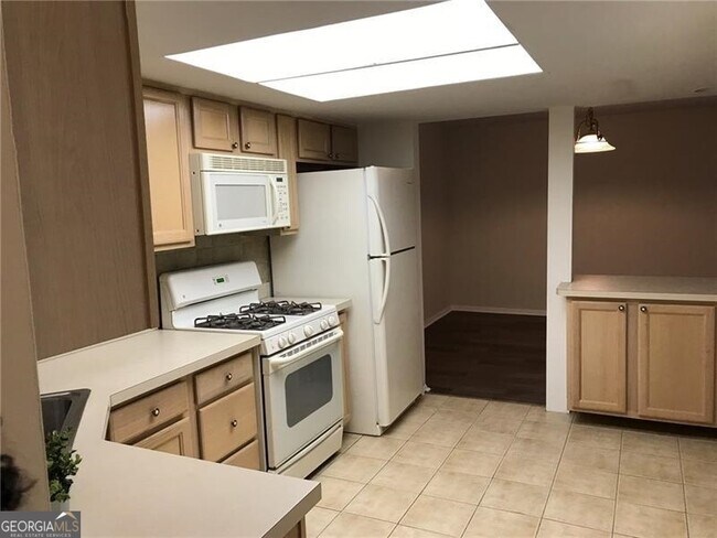 Foto del edificio - 2039 Powers Ferry Trce SE