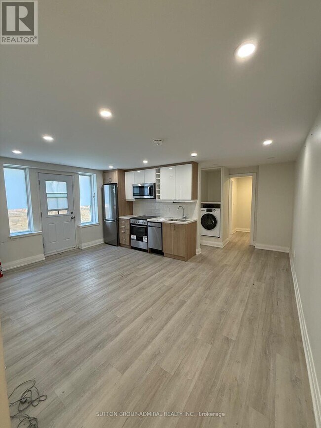 Photo du bâtiment - 699 Eglinton Ave W