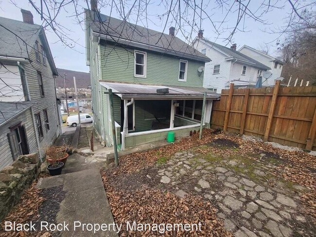 Building Photo - 3 br, 1.5 bath House - 85 W Ridge St