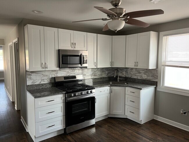 Foto del edificio - 2446 N Harlem Ave