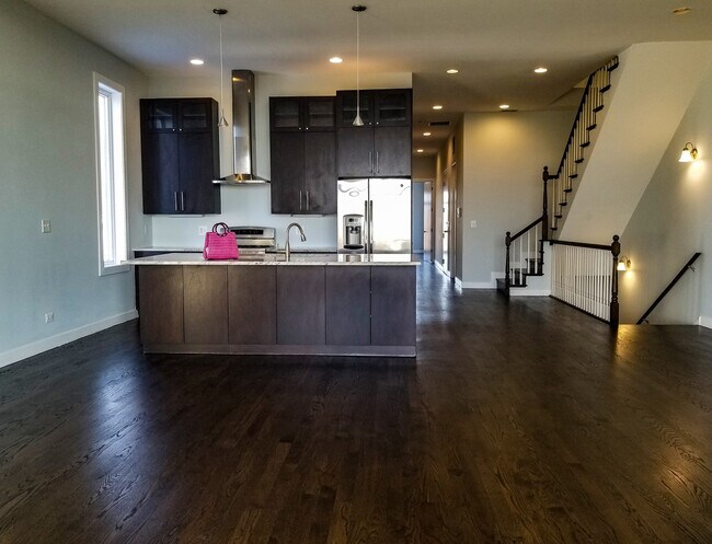 Foto del edificio - 1045 N California Ave