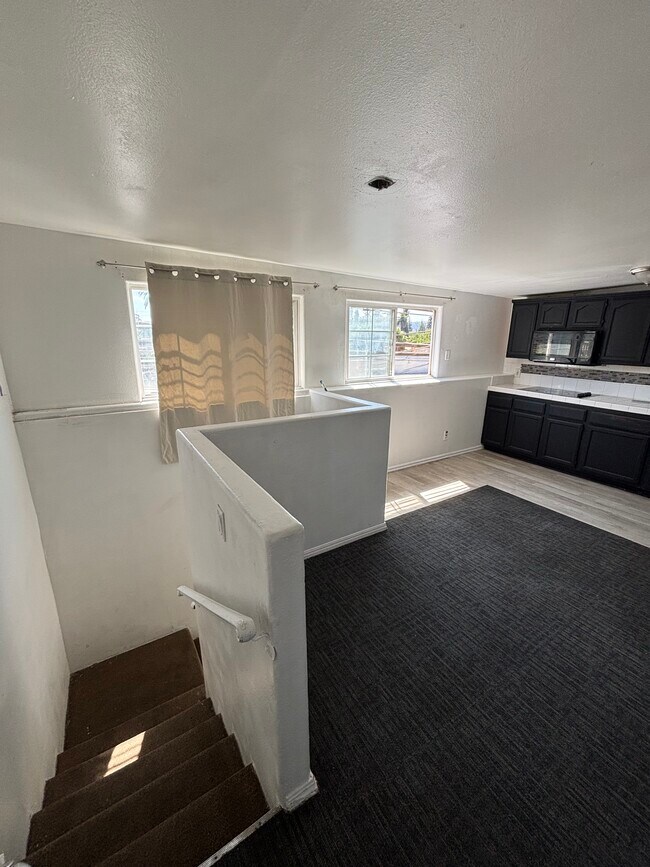 Foto del edificio - 576 W Holt Ave