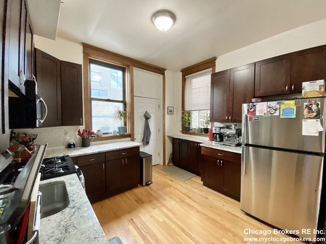 Primary Photo - 810 W Webster Ave