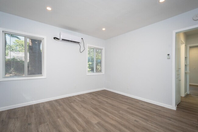 Building Photo - 10152 Haines Canyon Ave