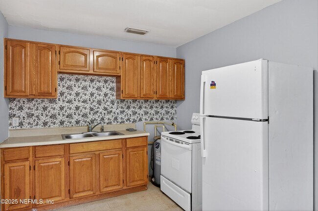 Foto del edificio - 3811 Chase Ave