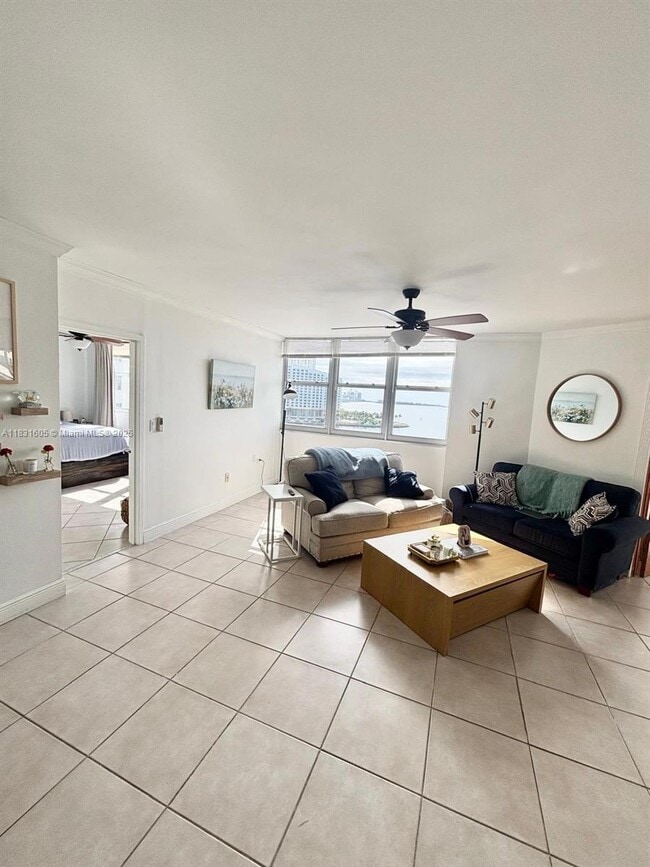 Building Photo - 999 Brickell Bay Dr