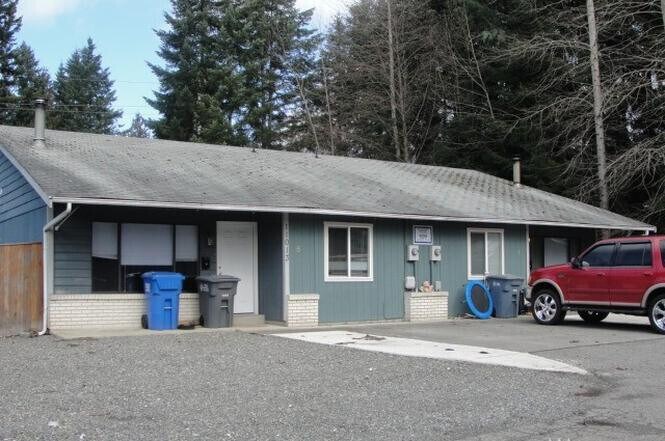 Primary Photo - Very cute updated Duplex in South Hill Puy...