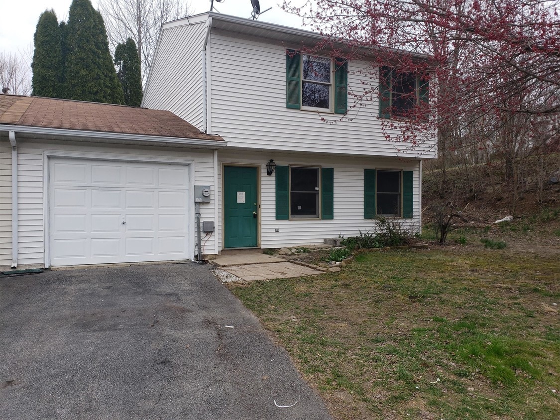 8 Amber Ct, Millersville, PA 17551 Townhome Rentals in Millersville PA