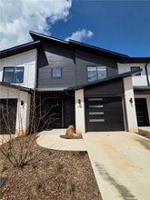 Building Photo - 1108 Emilia Ave