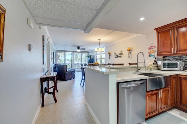 Building Photo - 19 Royal Palm Way