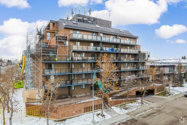 Building Photo - Killarney Manor