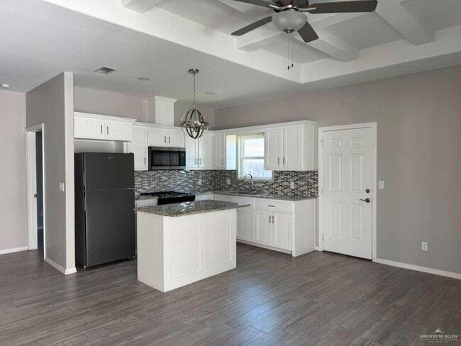 Building Photo - 9 N Winona Dr