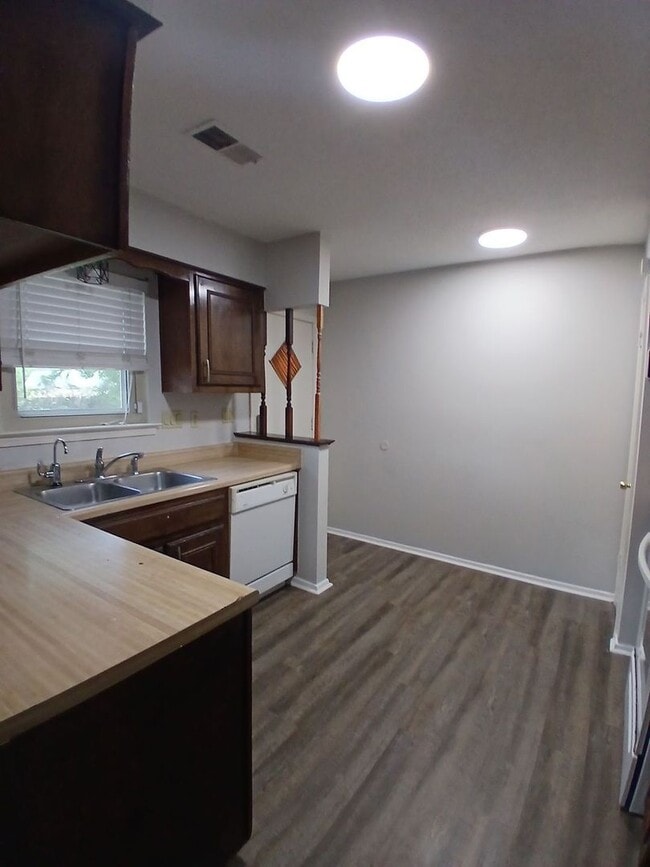 Foto del edificio - Freshly Transformed 3 bedroom home - Open To Section 8