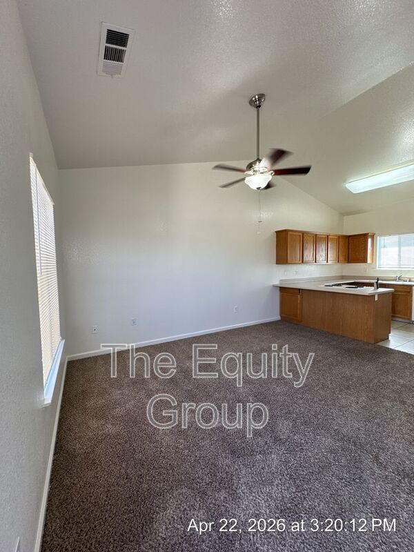 Foto del edificio - 2932 S Sallee St