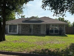 Building Photo - 1102 Phillips Cir