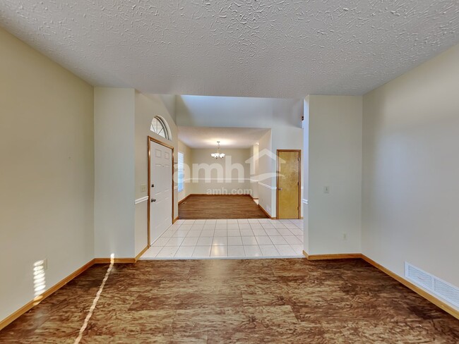 Building Photo - 8865 Kingsley Drive