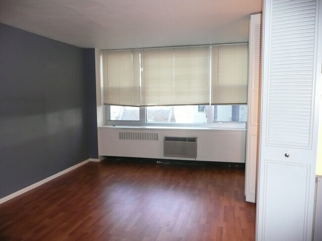 Building Photo - 4250 N Marine Dr