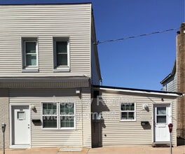 Building Photo - 107 -109 E Blaine St