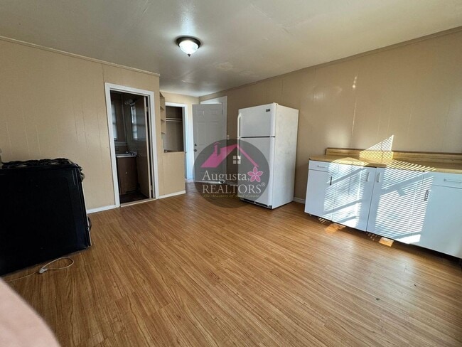 Building Photo - One Bedroom near ACU!