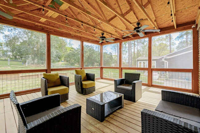Building Photo - 206 Goldstone Dr