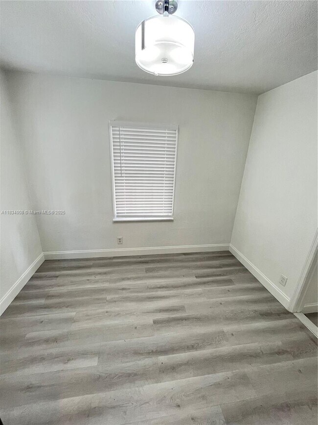 Foto del edificio - 500 SW 10th St
