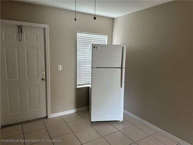 Foto del edificio - 581 Vanguard Ave NW