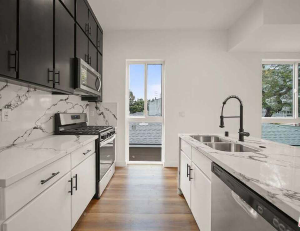 Foto principal - 8664 Cadillac Ave
