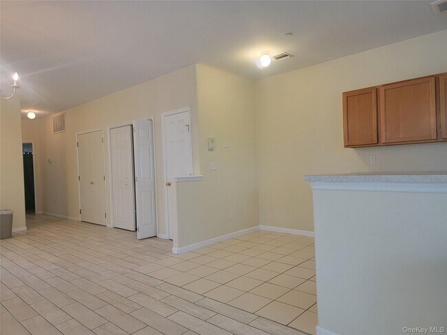 Foto del edificio - 65-22 Beach Front Rd