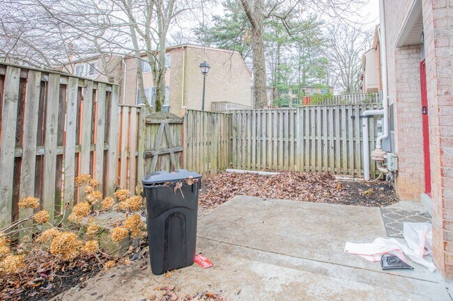 Building Photo - Lovely 3 BR/2.5 BA Townhome in Columbia!