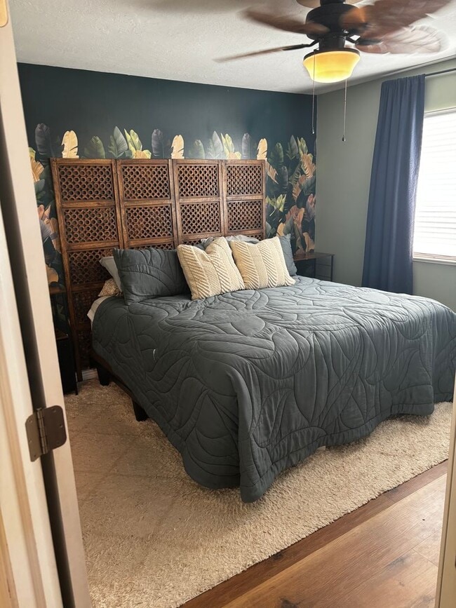 Building Photo - Spacious 5-Bedroom Haven with 3 Full Baths...