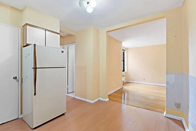 Building Photo - Large 1Bedroom 1Bathroom
