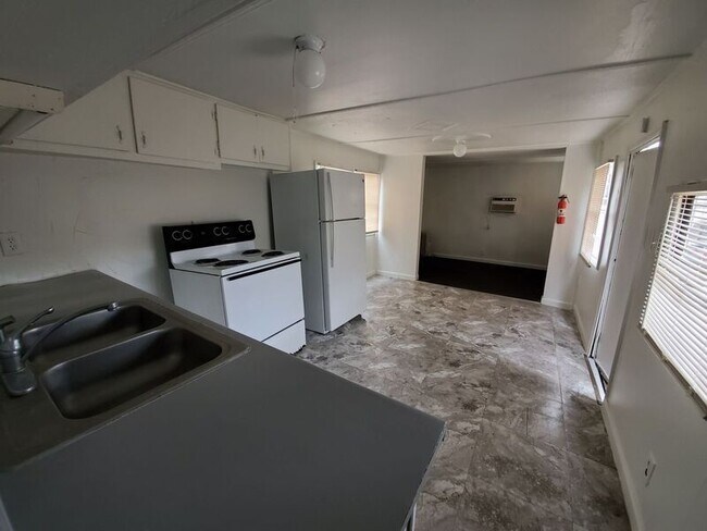 Building Photo - 1208 Kawahee Ln