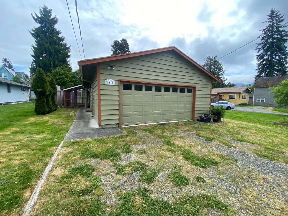 Primary Photo - Conveniently Located 3-Bedroom Home with S...