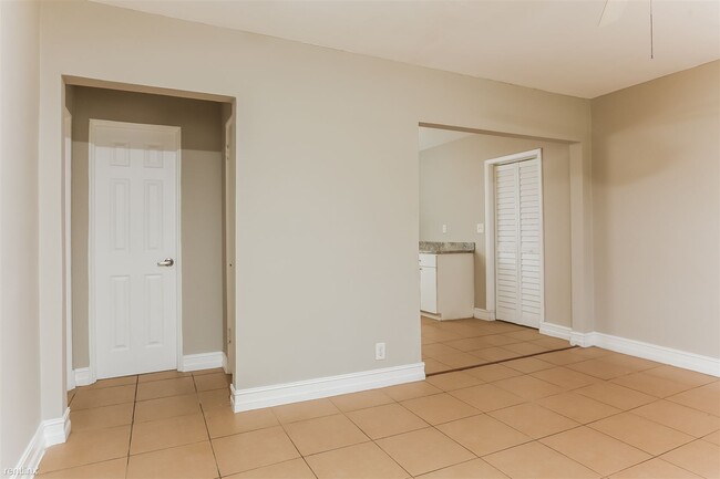 Building Photo - 3 br, 1 bath House - 6330 Rodman Street