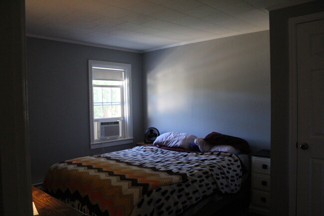 Main Bedroom - 305 N East St