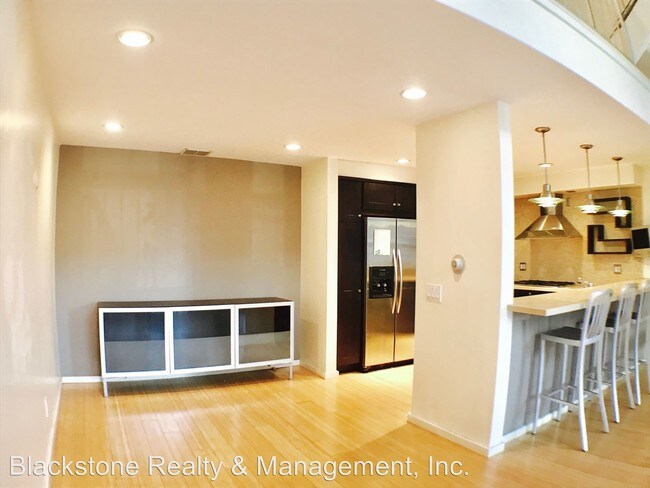 Building Photo - 2 br, 2.5 bath House - 988 Granville Unit 2