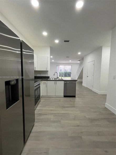 Building Photo - 2216 Ensenada Terrace