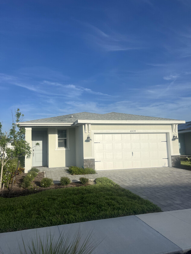Foto principal - 43699 Cattleman Dr