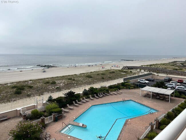 Foto del edificio - 830 Shore Rd