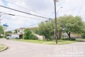 Building Photo - 302 W Evergreen St