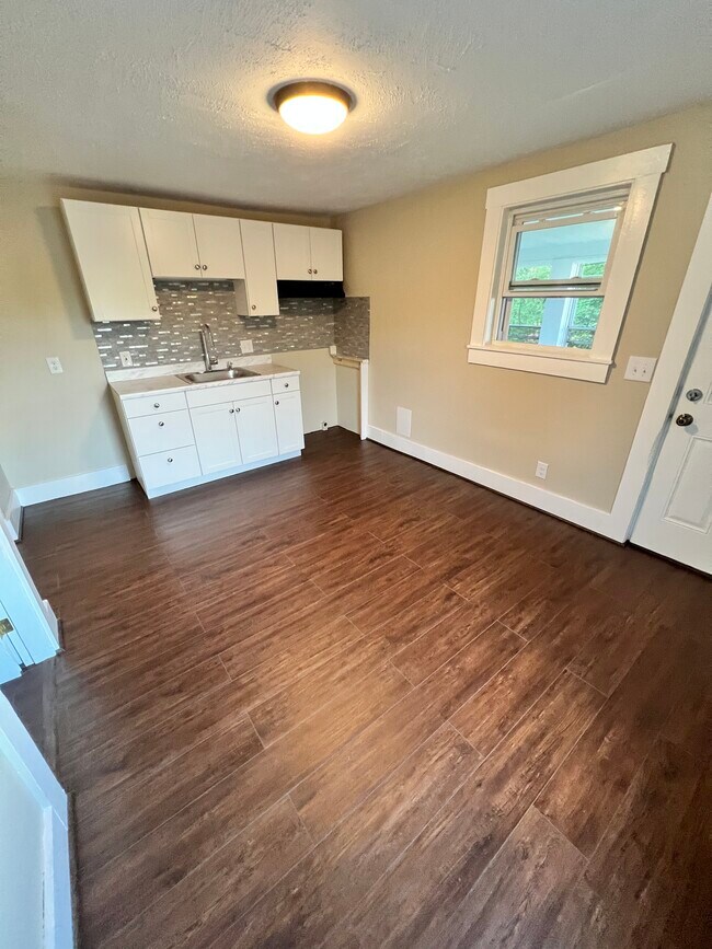 73 Maple St Unit C, Rochester, NH 03867 Apartments in Rochester, NH