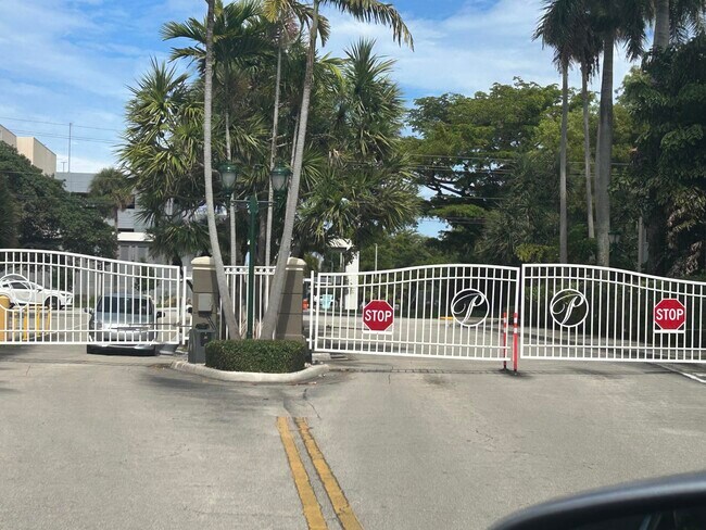 Foto del edificio - 410 S Park Rd