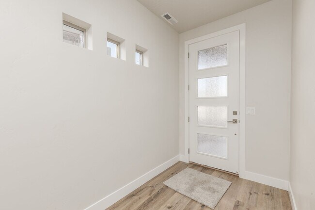 Foto del edificio - Pet Friendly! - Charming 3 Bedroom Townhome