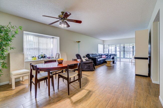 Building Photo - 5840 Sugar Palm Ct