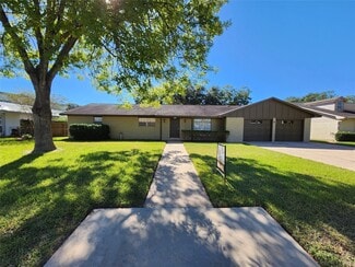 Building Photo - 713 Clubside Dr