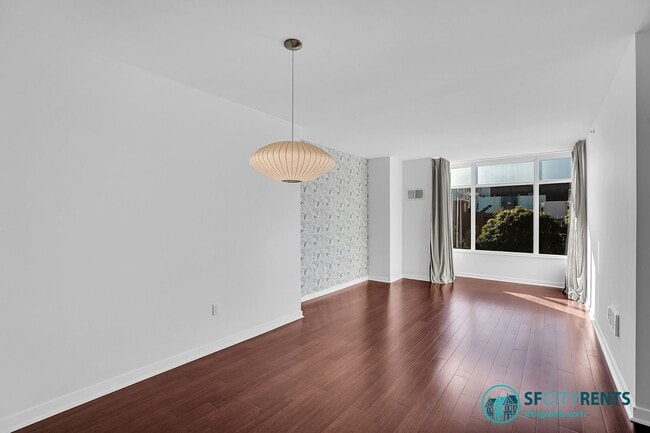 Building Photo - Hayes Valley: 1 Bed + Den @ The Hayes w/ Parking Included, Gym & Shared Roof Deck