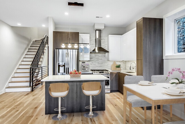 Photo - 1042 S Oakley Blvd Apartment